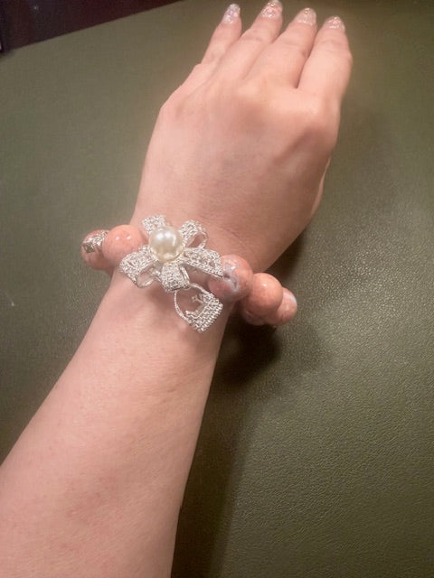 Apricot Agate Glow Bracelet